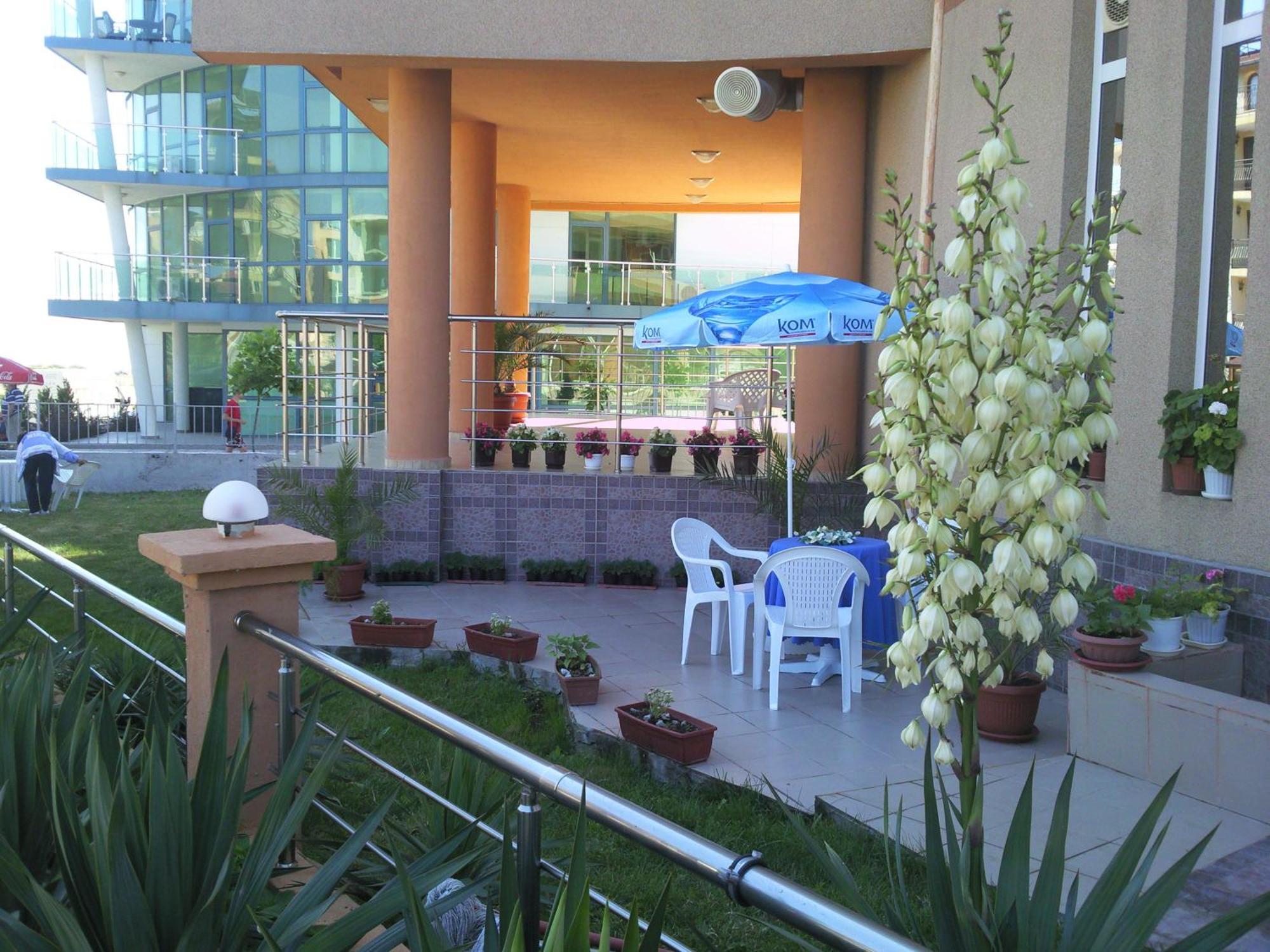 Hotel Venecia Primorsko Ngoại thất bức ảnh