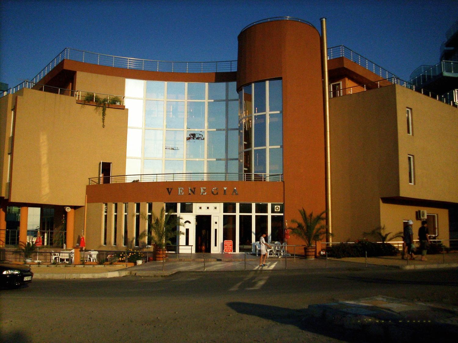 Hotel Venecia Primorsko Ngoại thất bức ảnh